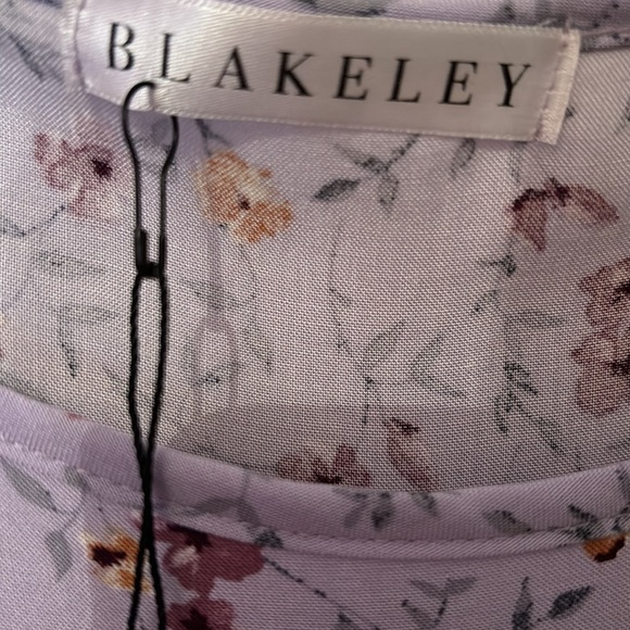 Floral print Lavender long sleeve shirt. Never worn - Picture 3 of 3